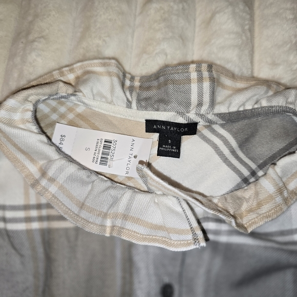 NWT Ann Taylor Long Sleeve Blouse. Size is Small and the colors are gorgeous! - Picture 5 of 5